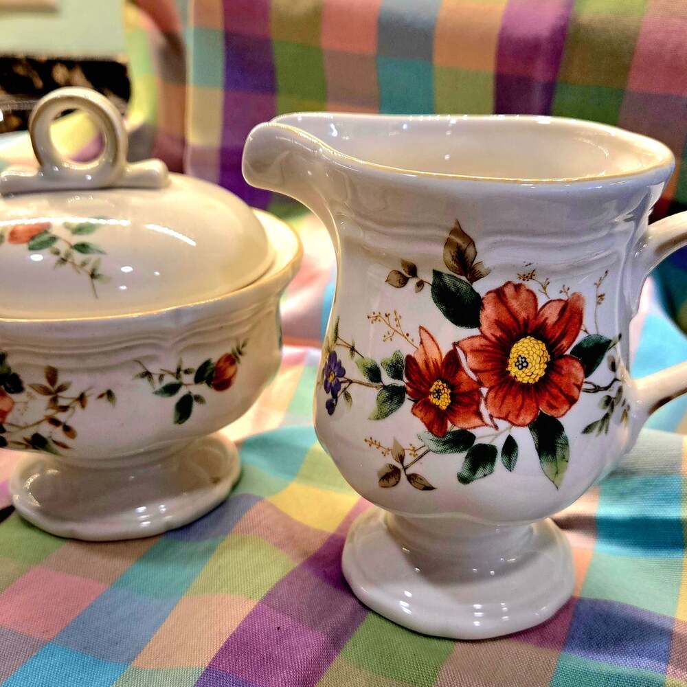 Mikasa Heritage Capistrano F2010 Creamer and Sugar Bowl Set